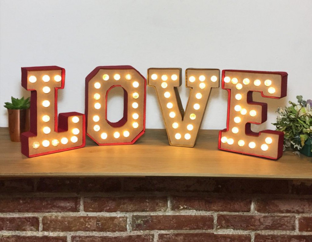 Dare to DIY: DIY Cómo hacer letras luminosas