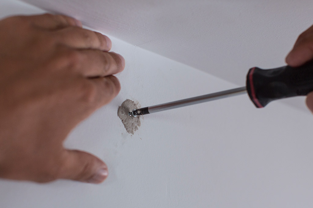 Cómo reparar un agujero en pared provocado por la taladrar - Ceys